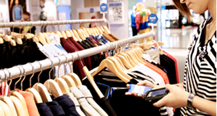 衣博汇贵港店进行首次全面库存盘点