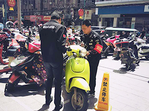 衣博汇云梦店积极参与“门前五包”整治活动