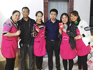 衣博汇云梦店召开员工风采颁奖会
