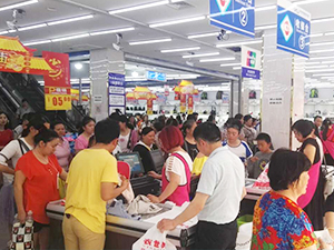 衣博汇云梦店推出母亲节感恩专场活动