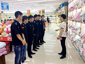 衣博汇兴义店节前加强安保工作