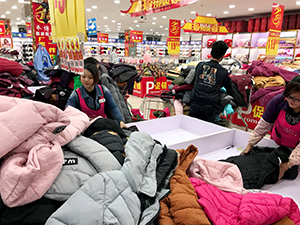 衣博汇贵港店开展盘点工作