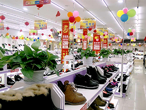 衣博汇云梦店绿化水平再提升 增加顾客舒适度