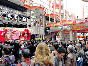 如约而至 盛大起航——衣博汇泸州店隆重开业