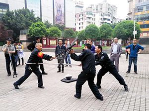 衣博汇绵阳店组织员工参加反恐防暴安全培训