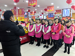 衣博汇黄平店举行全体员工会议