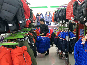 采购部开展新一轮巡店工作
