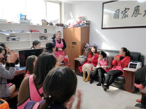 衣博汇云梦店召开优秀员工交流会