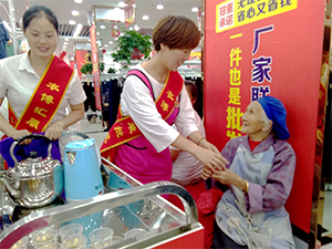 创新服务举措 细节感动顾客 ——衣博汇各门店推出爱心送水服务
