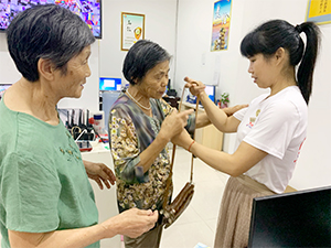 衣博汇浠水店用心服务获褒奖